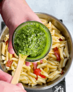 Pasta with pesto and tomato 3