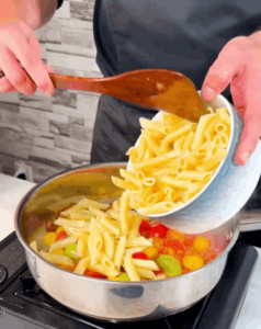 Pasta with pesto and tomato 4