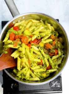 Pasta with pesto and tomato 5